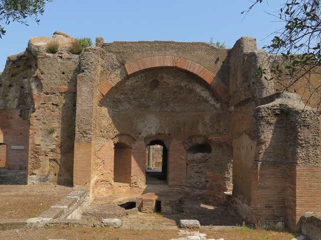 VILLA-ADRIANA VILLA-ADRIANA