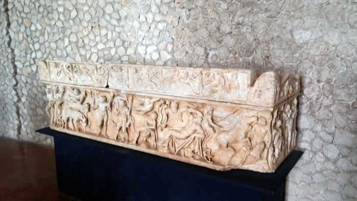 sarcofago-scolpito-museo-archeologico-palestrina